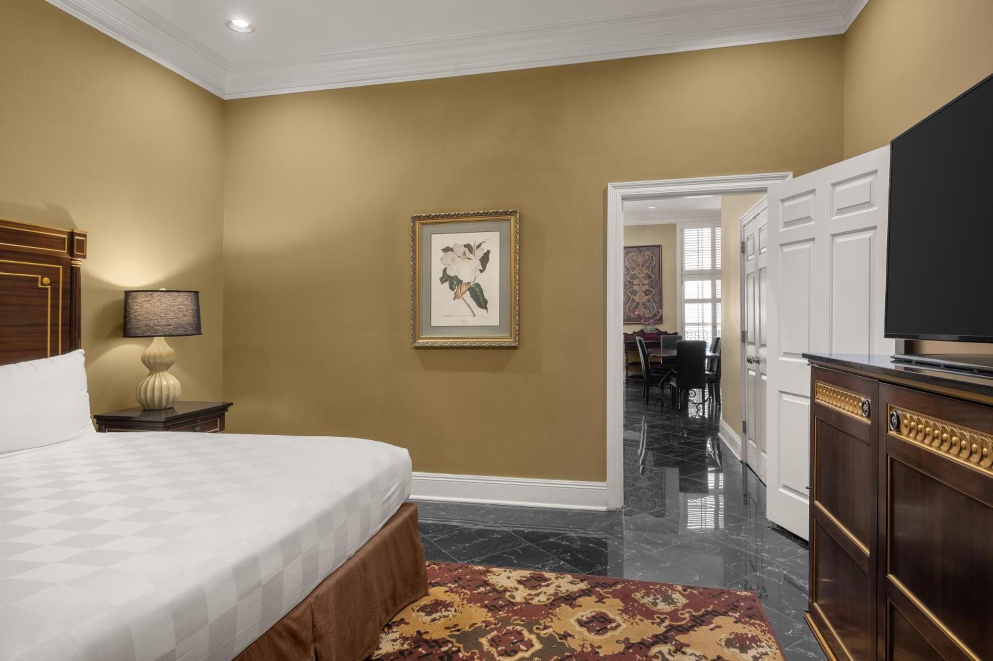 Mazarin Hotel 4*